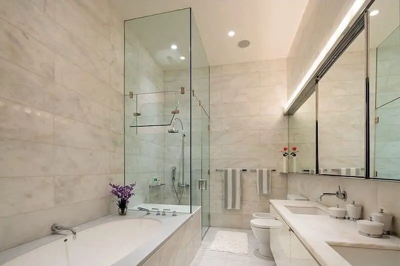 A bathroom with two sinks and a tub.